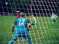 Paul Flegel drauf und dran das zwischenzeitliche 5:0 zu erzielen